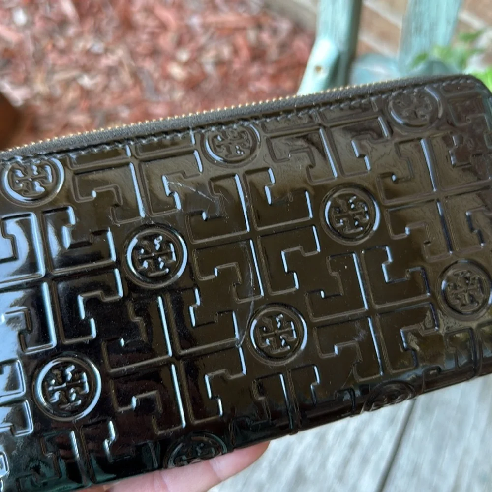 Tory Burch Black Patent Leather Embossed Zip Wallet